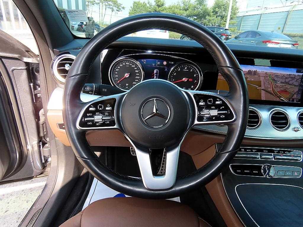 Mercedes Benz E class - Vista 8