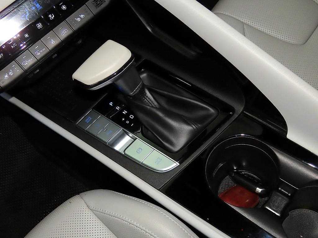 HYUNDAI Avante - Vista 12