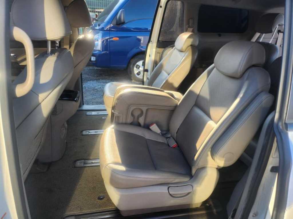 KIA Carnival - Vista 7