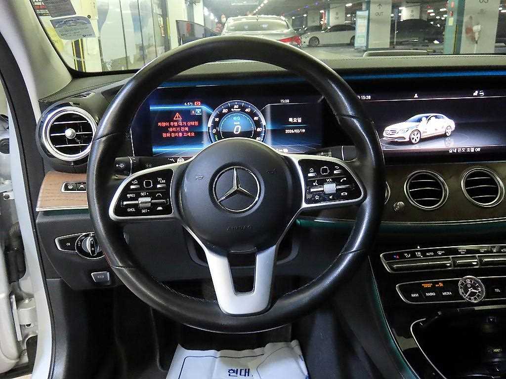 Mercedes Benz E class - Vista 8