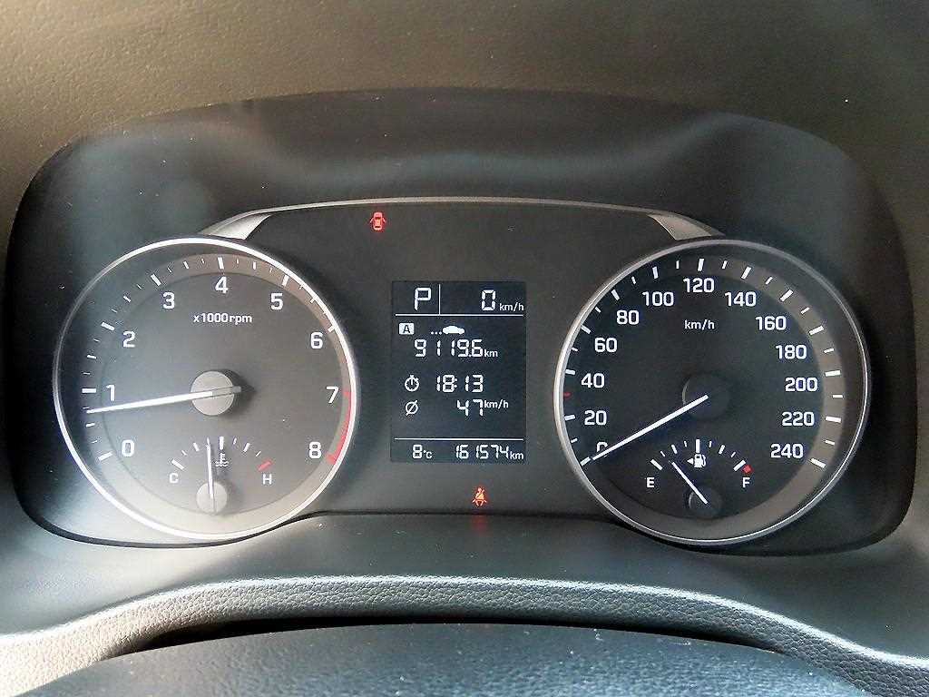 HYUNDAI Avante - Vista 9