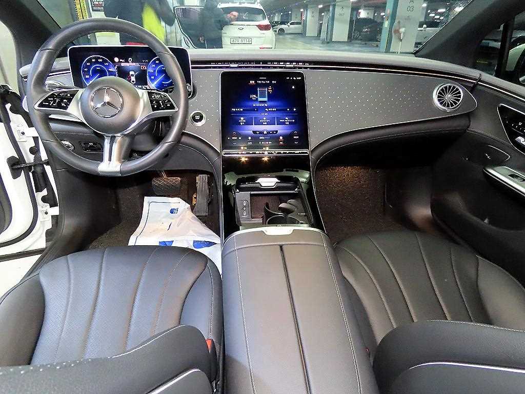 Mercedes Benz EQE - Vista 7