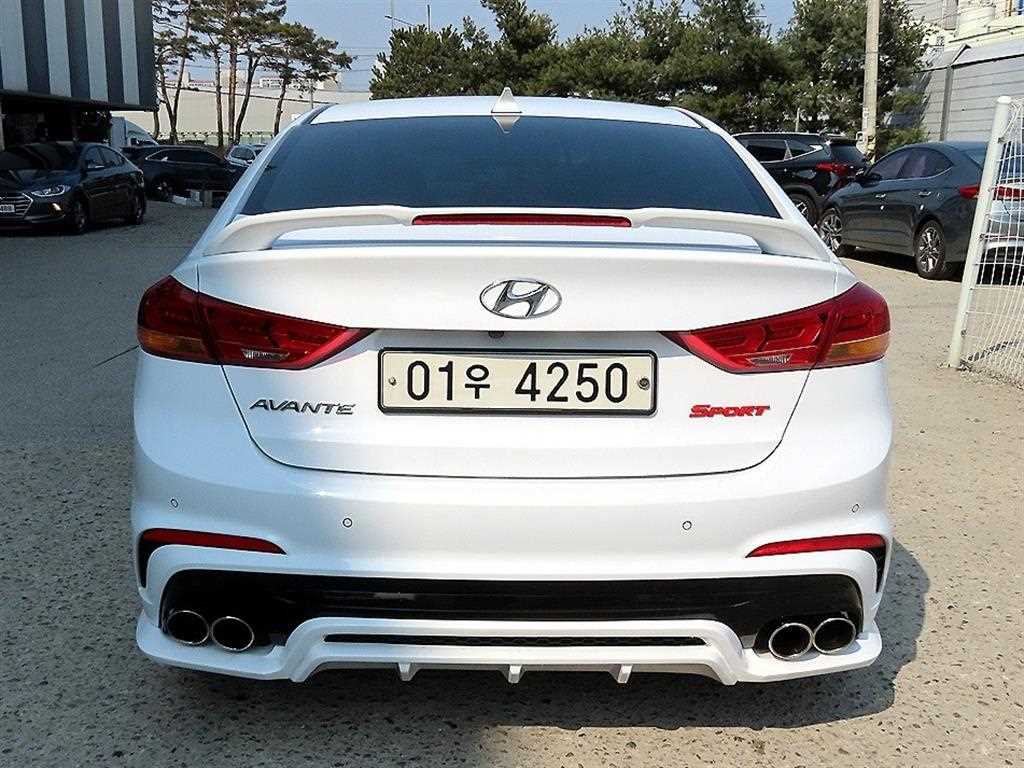 HYUNDAI Avante - Vista 4