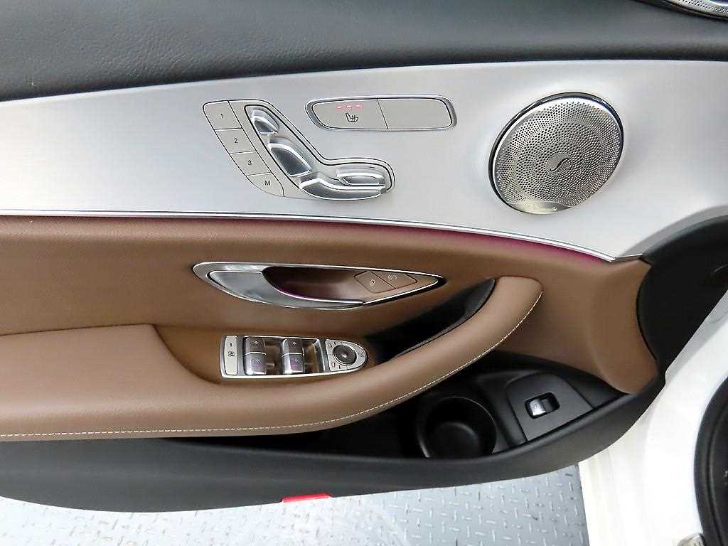 Mercedes Benz E class - Vista 11