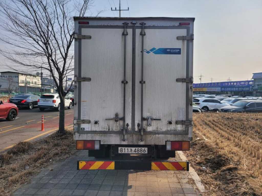 medium and large cargo truck - Vista 3