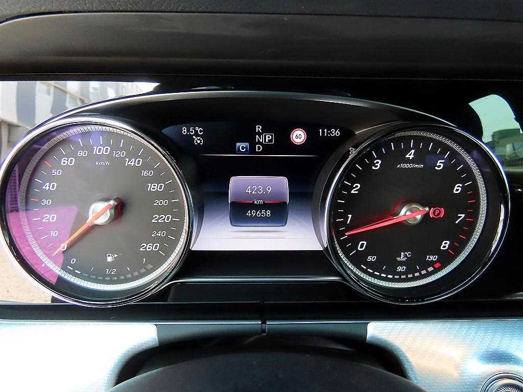 Mercedes Benz E class - Vista 9