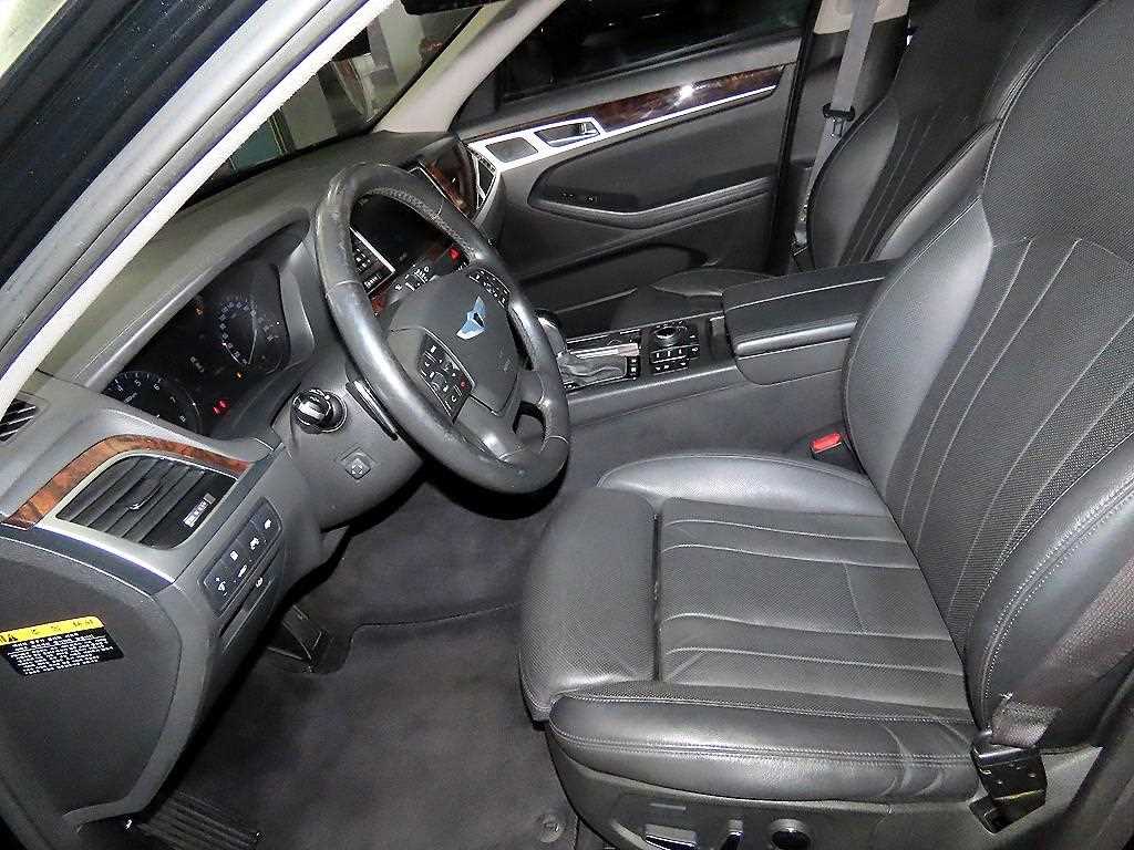 HYUNDAI Genesis - Vista 6