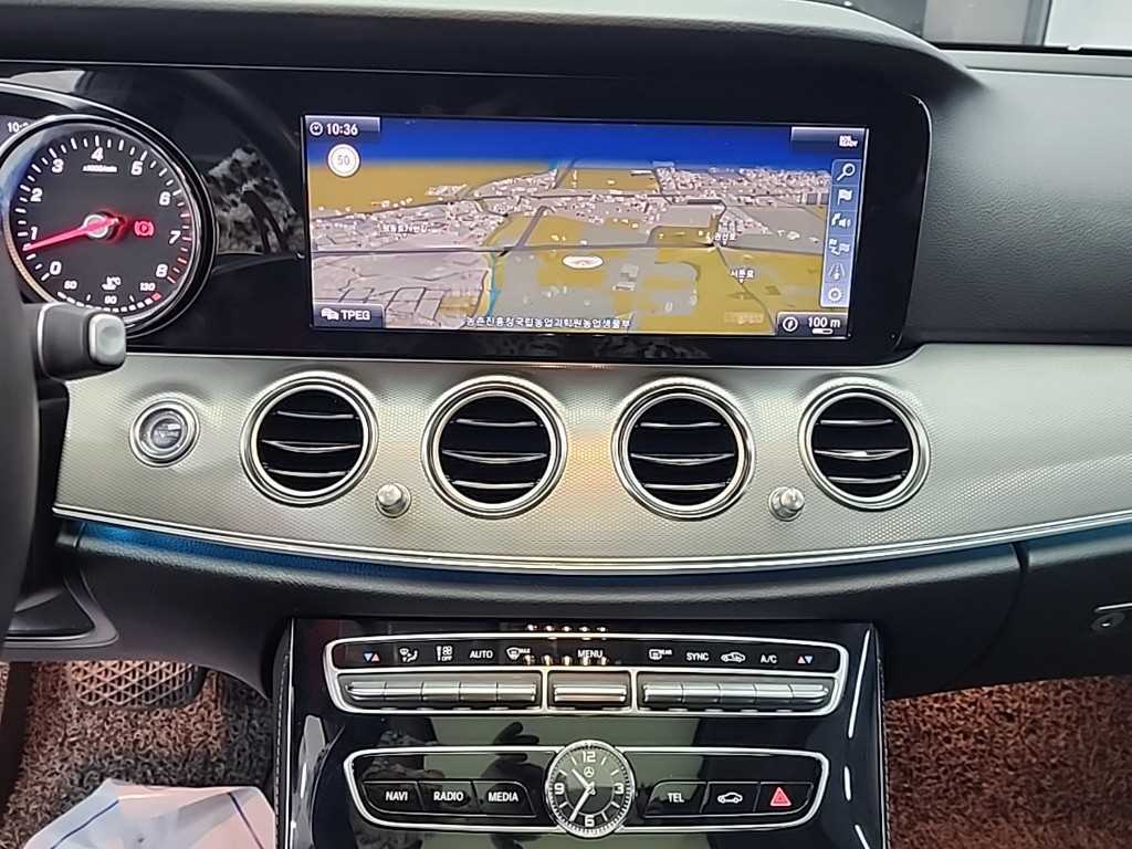 Mercedes Benz E class - Vista 10