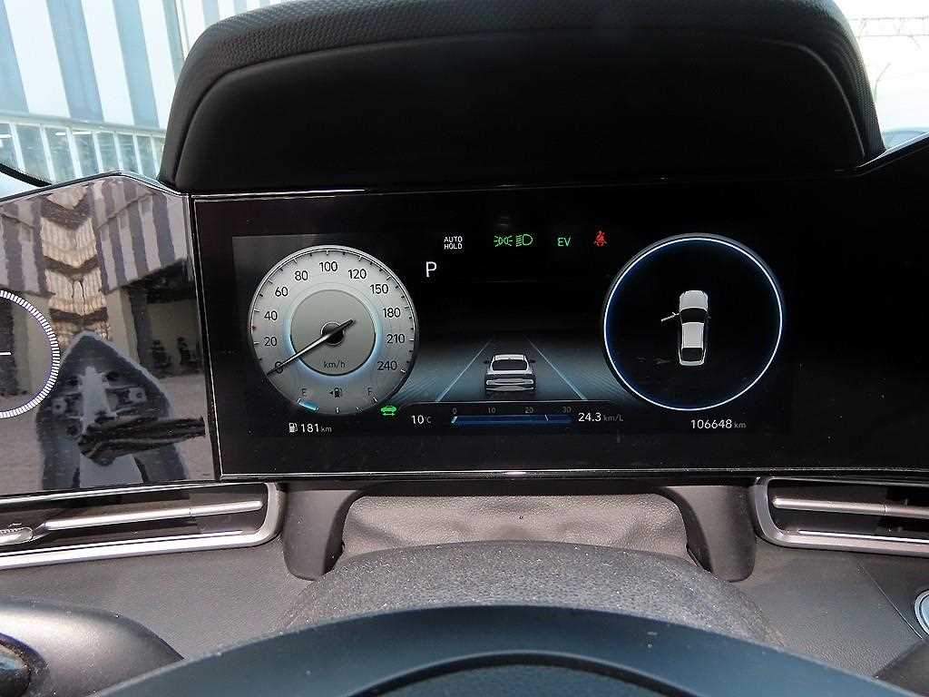 HYUNDAI Avante - Vista 9