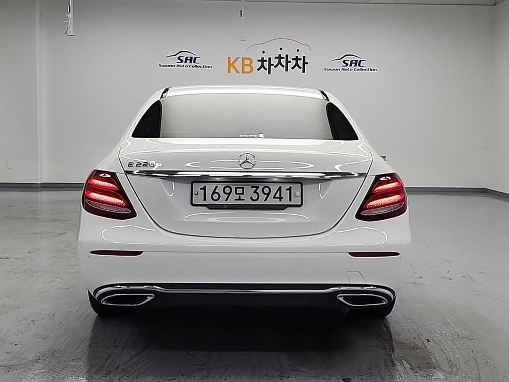 Mercedes Benz E class - Vista 2