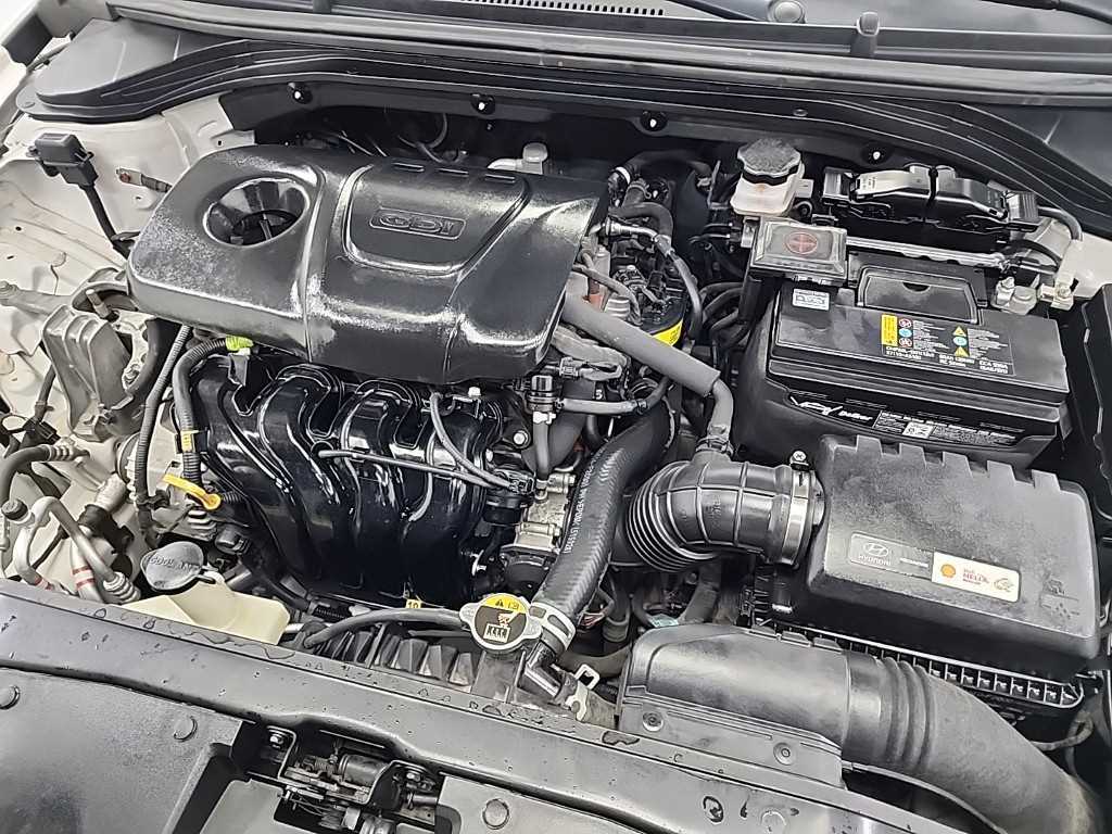 HYUNDAI Avante - Vista 5