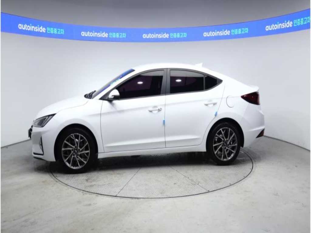 HYUNDAI Avante - Vista 3