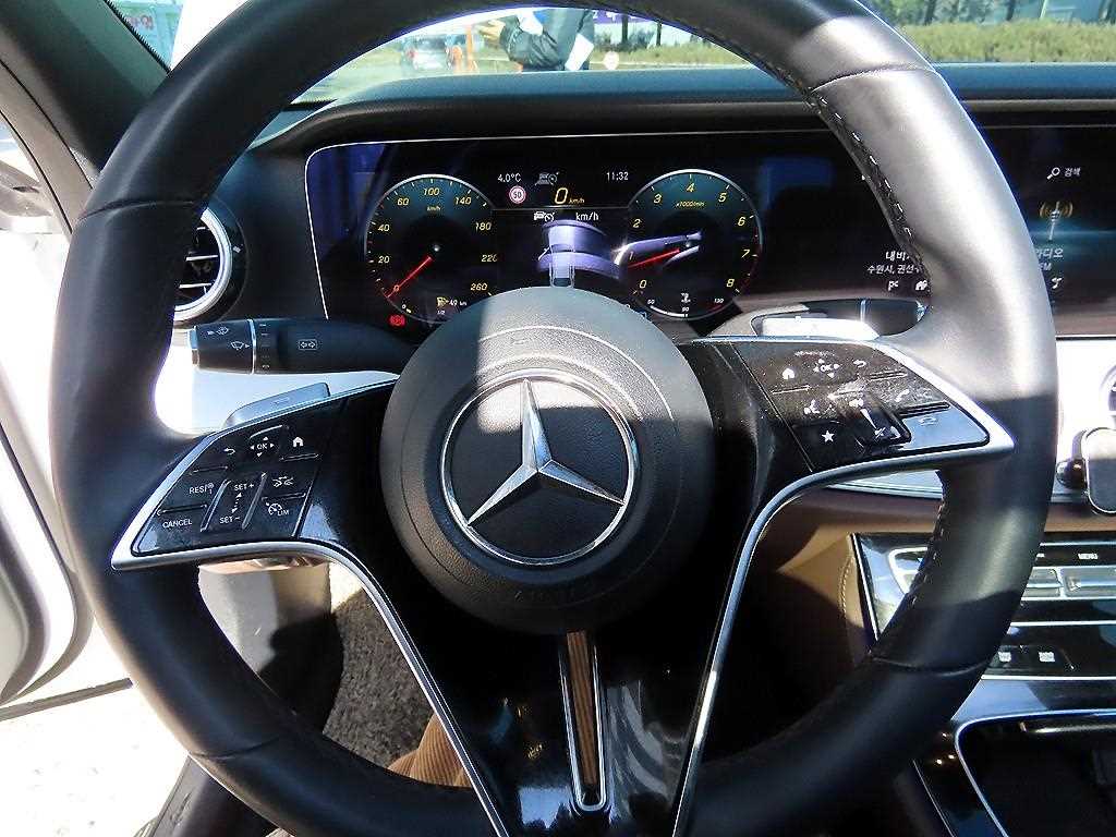 Mercedes Benz E class - Vista 8