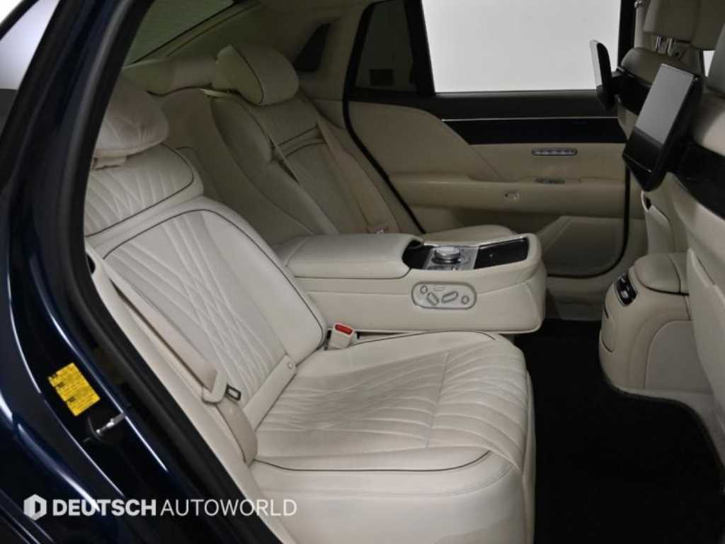 Genesis G90 - Vista 12