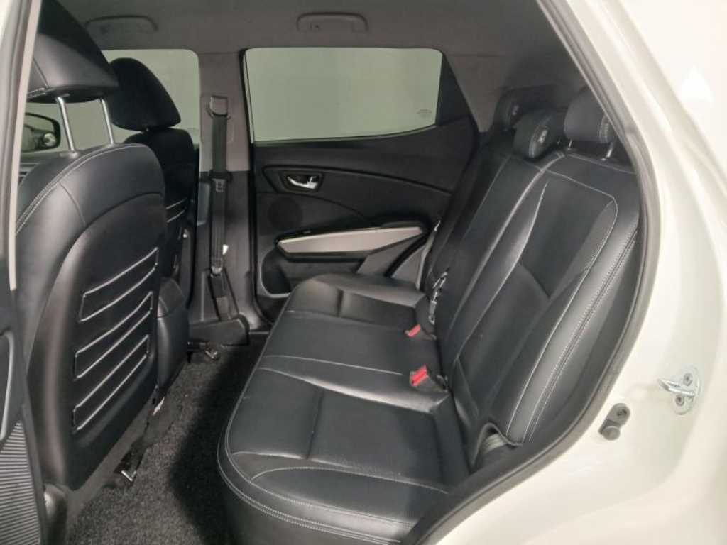 Ssangyong Tivoli - Vista 7