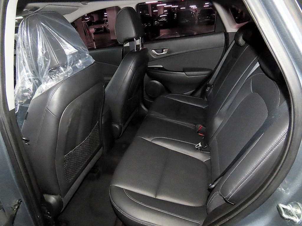 HYUNDAI Kona - Vista 7