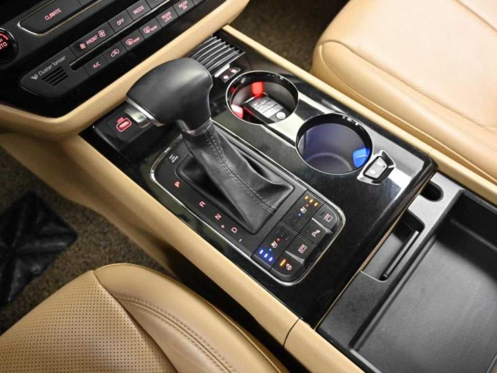 KIA Carnival - Vista 9