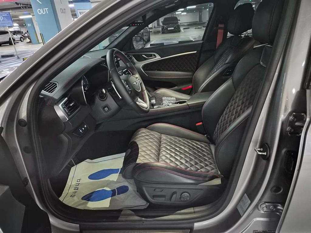 Genesis G70 - Vista 6