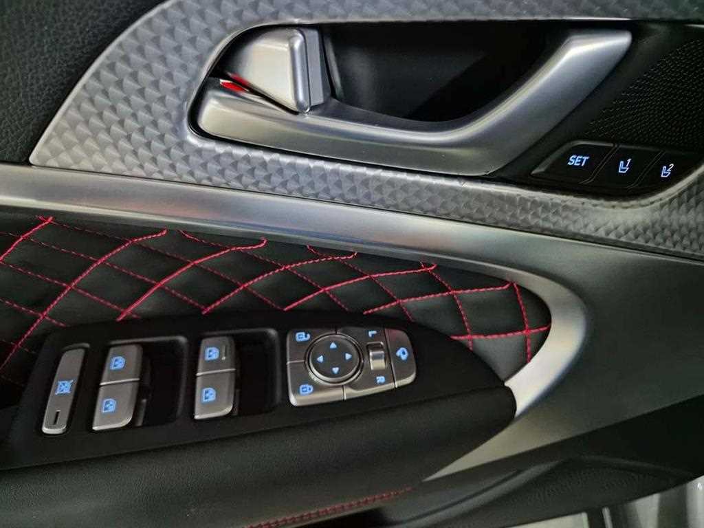 Genesis G70 - Vista 12