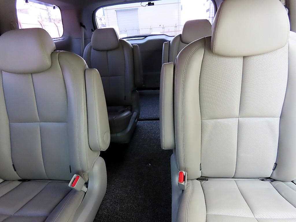 KIA Carnival - Vista 7