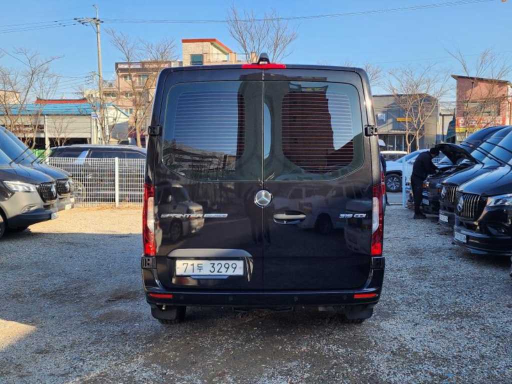 Mercedes Benz Sprinter - Vista 5