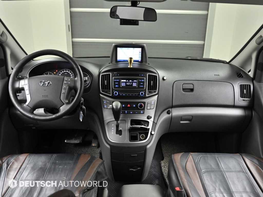 HYUNDAI Starex - Vista 7