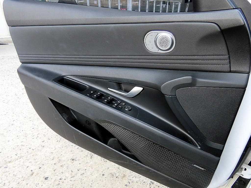 HYUNDAI Avante - Vista 11