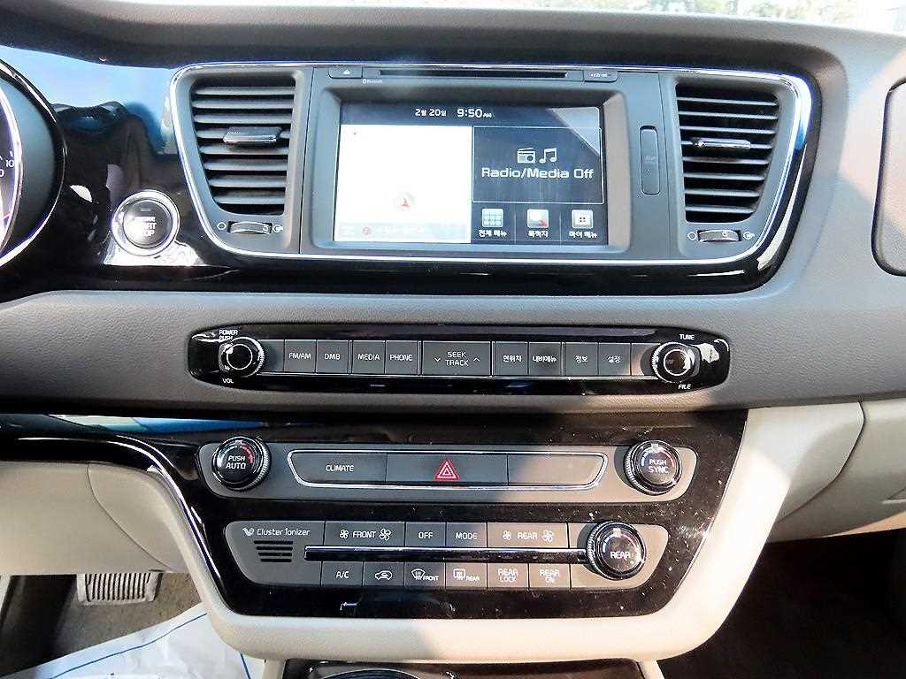 KIA Carnival 2016 Gris - Importación desde Corea - HF Imports Iquique - Foto 13