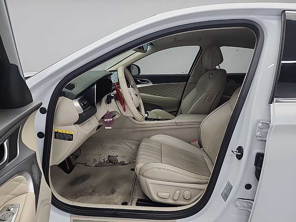 Genesis G70 - Vista 11