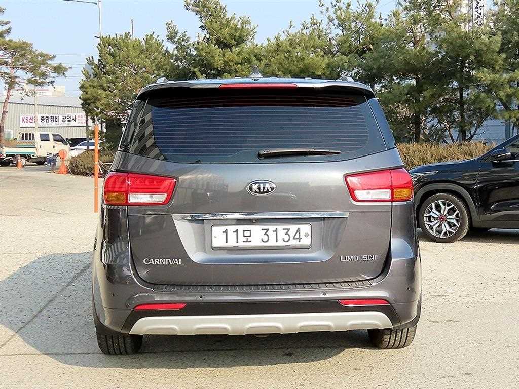 KIA Carnival - Vista 4