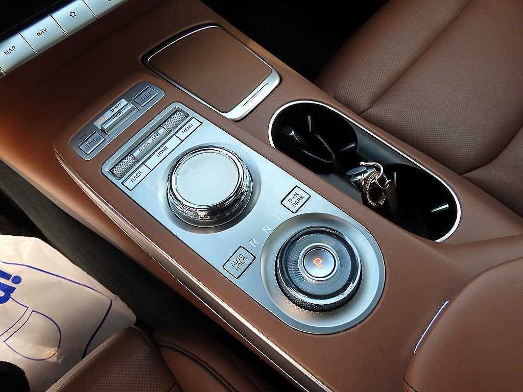 Genesis GV70 - Vista 10