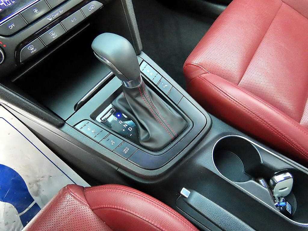 HYUNDAI Avante - Vista 10