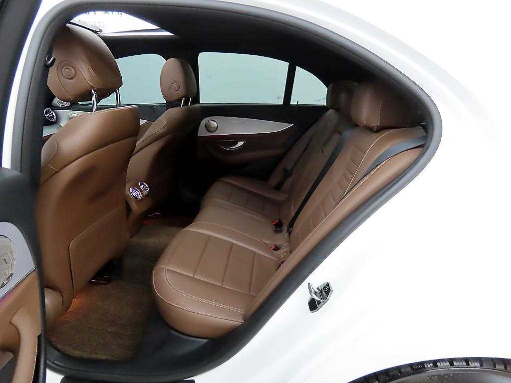 Mercedes Benz E class - Vista 6