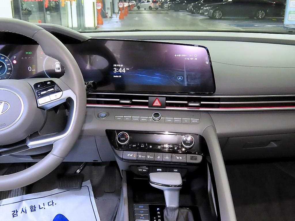 HYUNDAI Avante - Vista 11