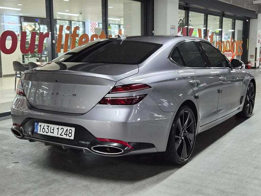 Genesis G70 - Vista 4