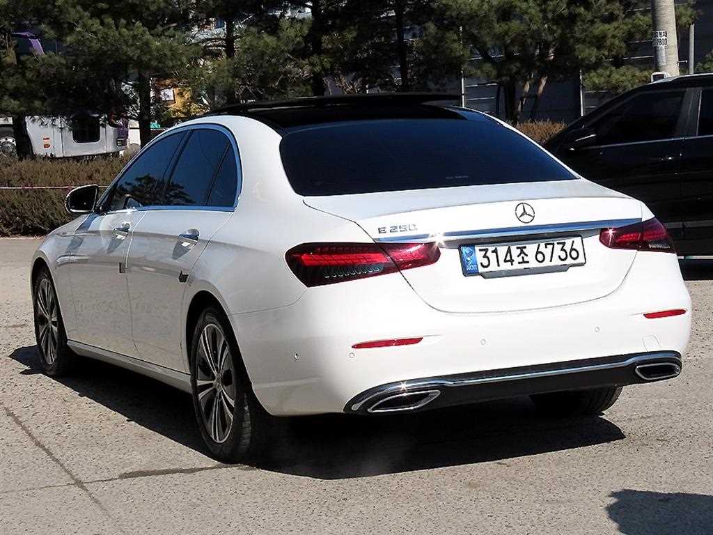 Mercedes Benz E class - Vista 3