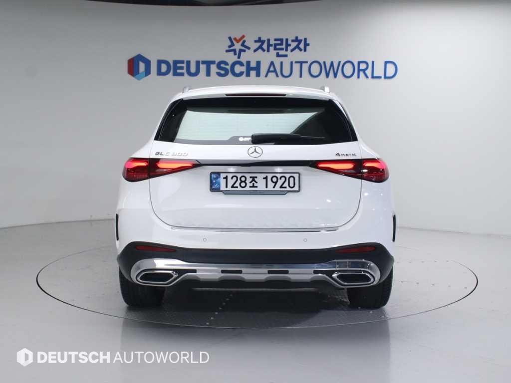 Mercedes Benz GLC Class - Vista 4