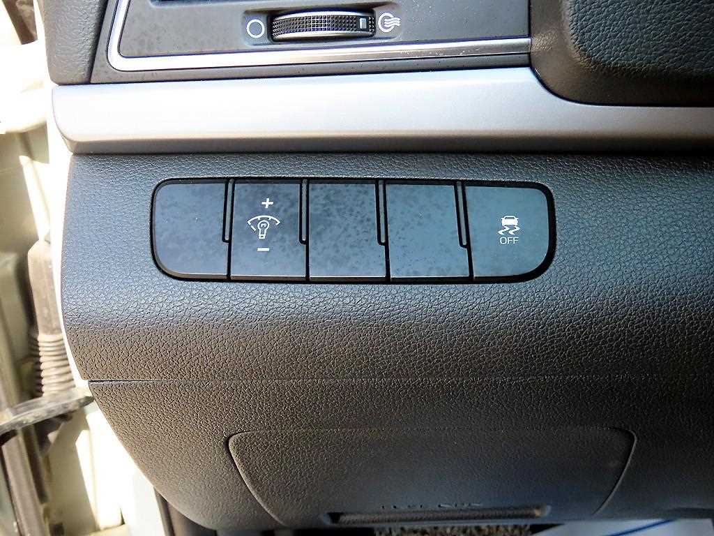 HYUNDAI Avante - Vista 12