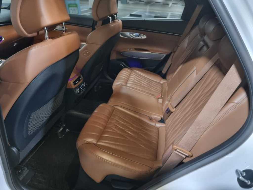 Genesis GV70 - Vista 9