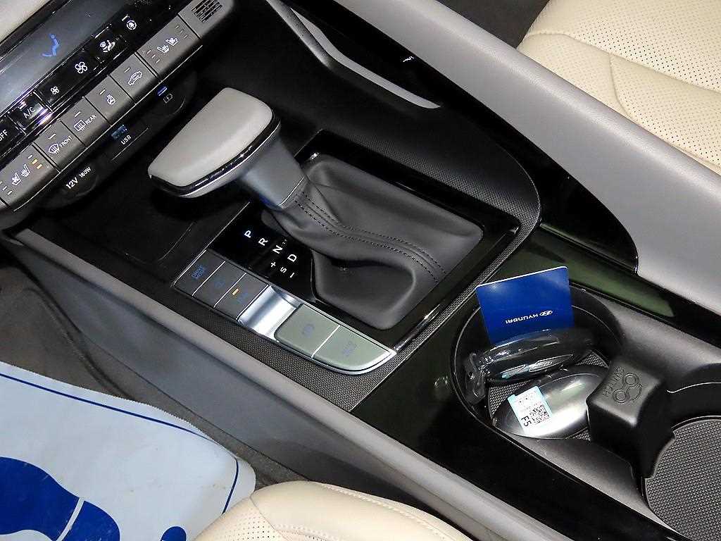 HYUNDAI Avante - Vista 12