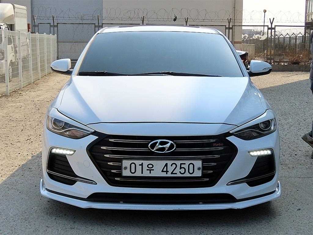 HYUNDAI Avante 2018 Blanco - Importación desde Corea - HF Imports Iquique - Foto 1
