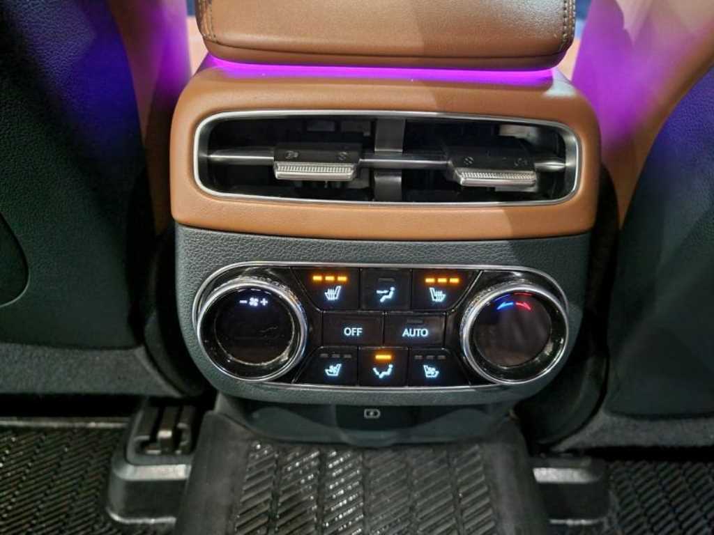 Genesis GV70 - Vista 11