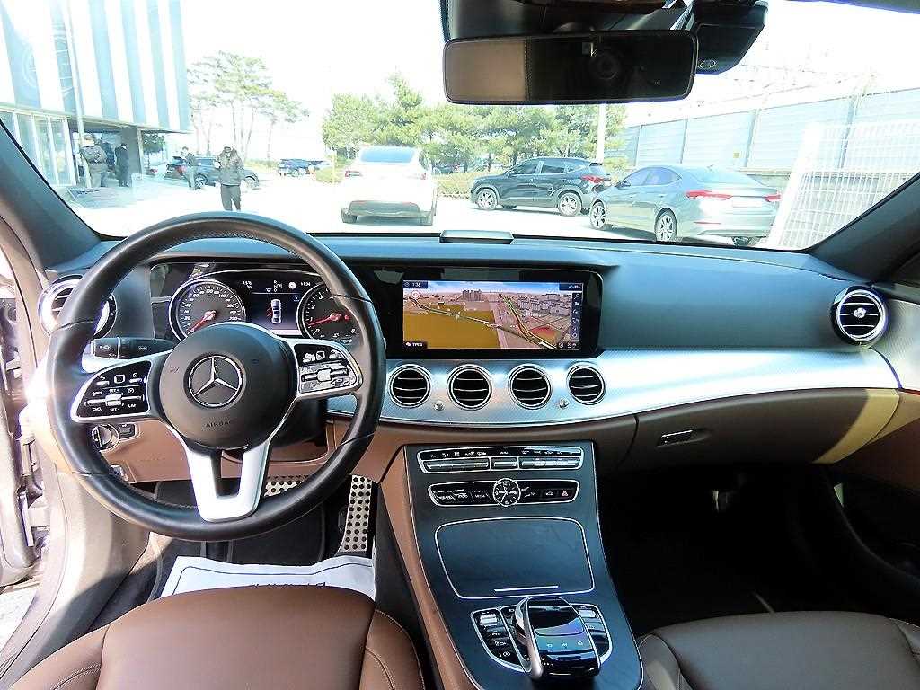 Mercedes Benz E class - Vista 7