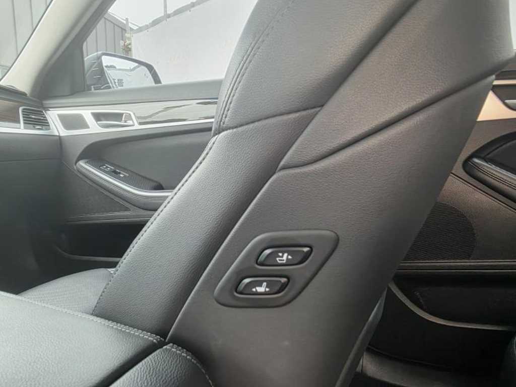 Genesis G80 - Vista 9