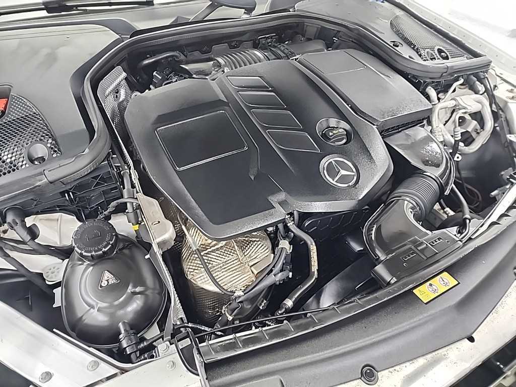 Mercedes Benz E class - Vista 4