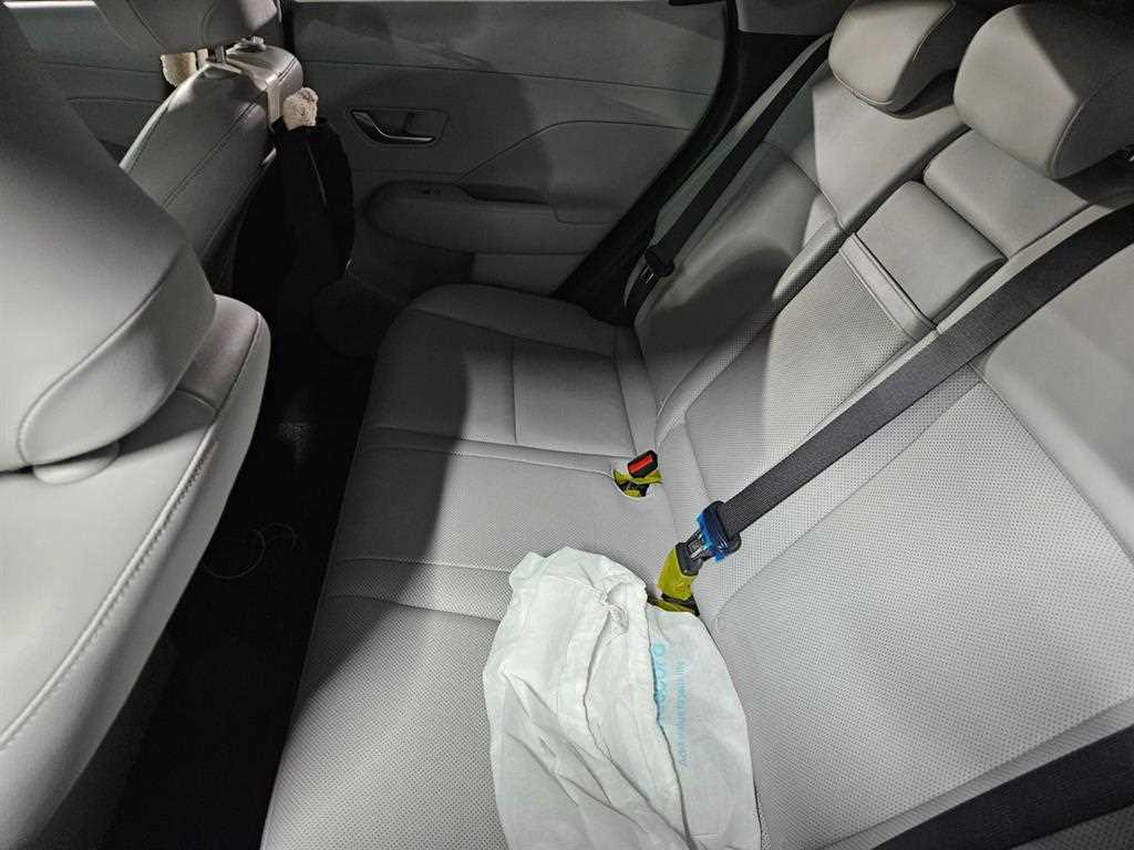 HYUNDAI Kona - Vista 7