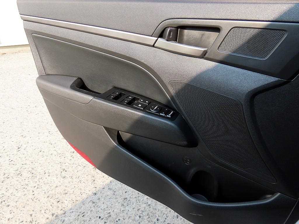 HYUNDAI Avante - Vista 11