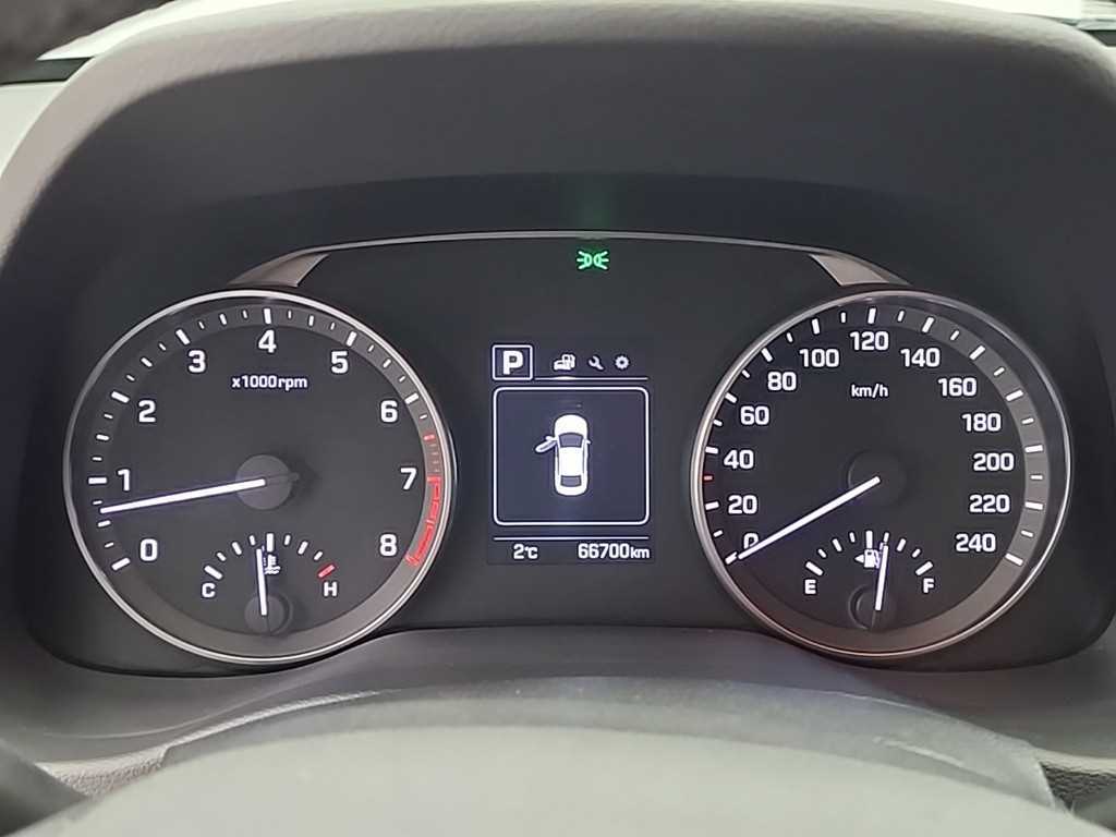 HYUNDAI Avante - Vista 6