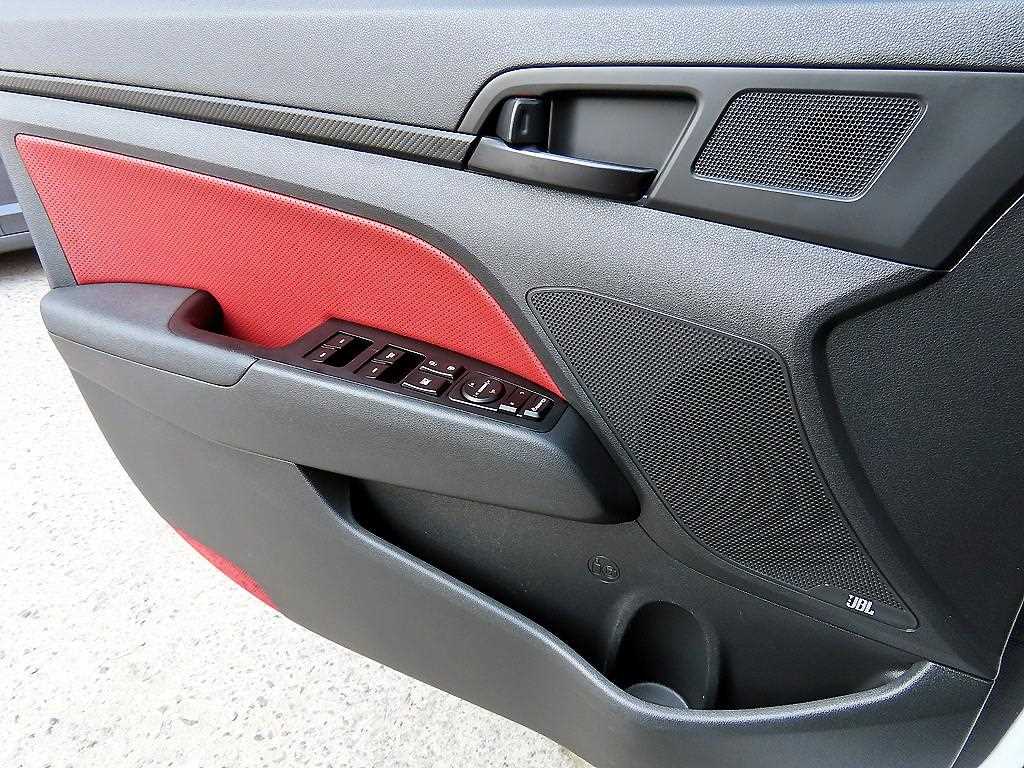 HYUNDAI Avante - Vista 11