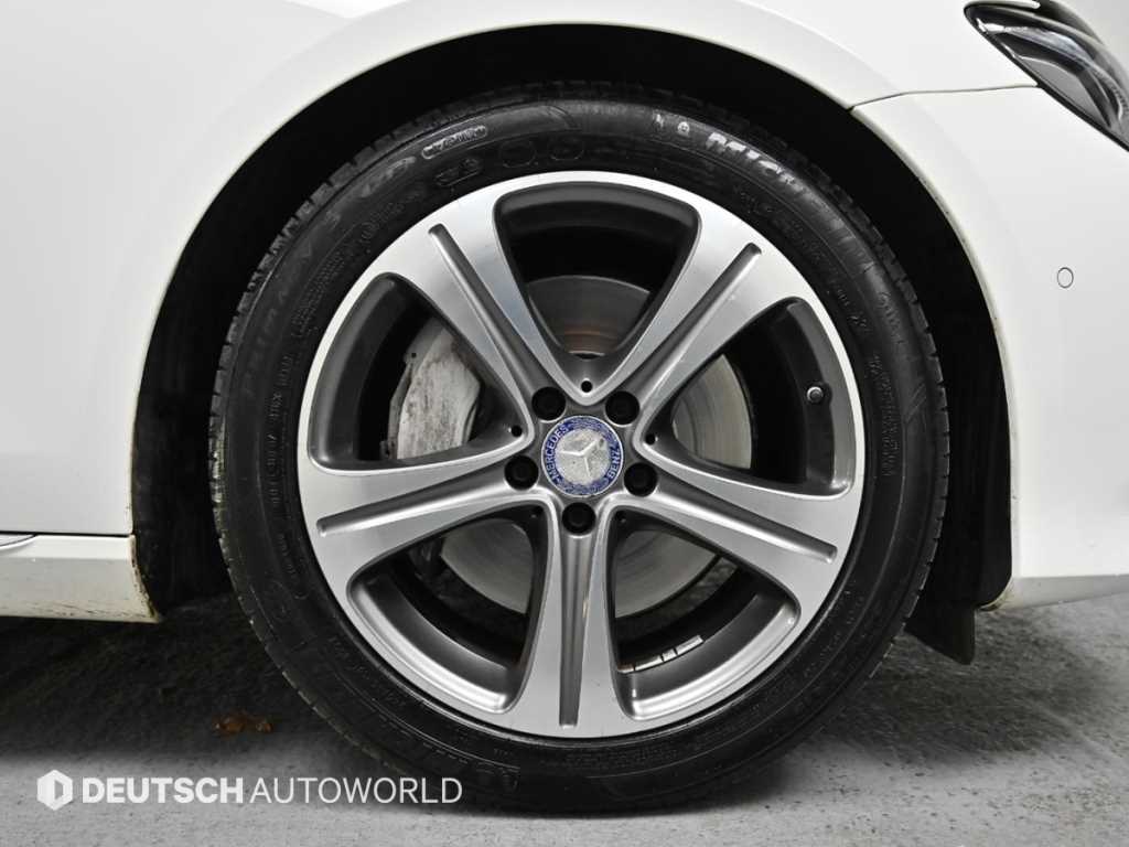 Mercedes Benz E class - Vista 6